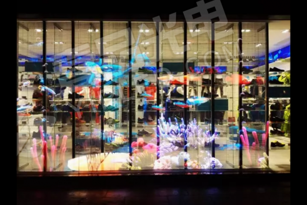 壹品光電LED透明櫥窗為ASICS亞瑟士上海旗艦店吸睛無數(shù)