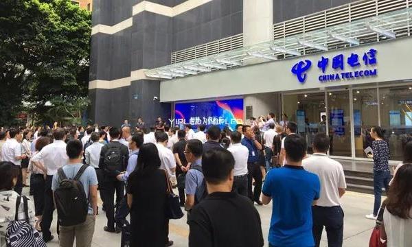 重磅 | 壹品 · LED透明屏開(kāi)啟中國(guó)電信首家智慧營(yíng)業(yè)廳