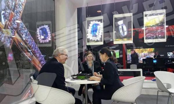 外媒頻報(bào)道：歐美視聽(tīng)圈搶先認(rèn)購(gòu)壹品LED透明屏，布局大市場(chǎng)
