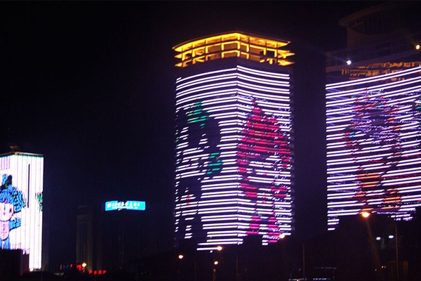 LED透明屏搭上夜游經(jīng)濟發(fā)展的快車 未來在景觀照明領(lǐng)域大放光彩