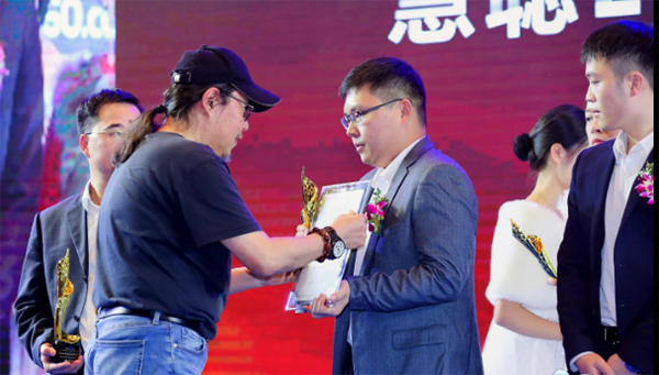 2019慧聰led顯示屏品牌盛典 YIPLED獲十佳LED顯示屏應(yīng)用榮耀